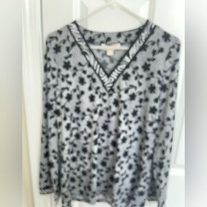 Stand out Michael Kors black and white top